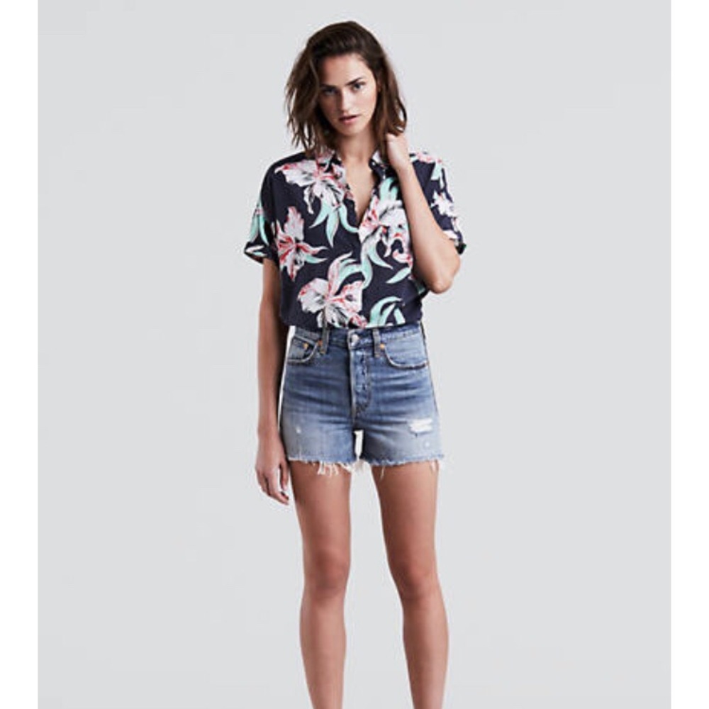 LEVI’S | High Waisted Shorts